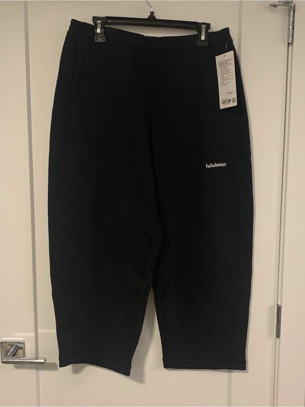 Lululemon Women’s Loungeful Barrel leg High Rise Crop pants - size L
